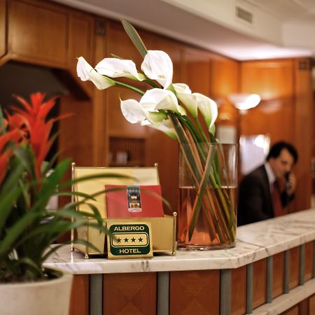Hotel Capitol Milano Esterno foto