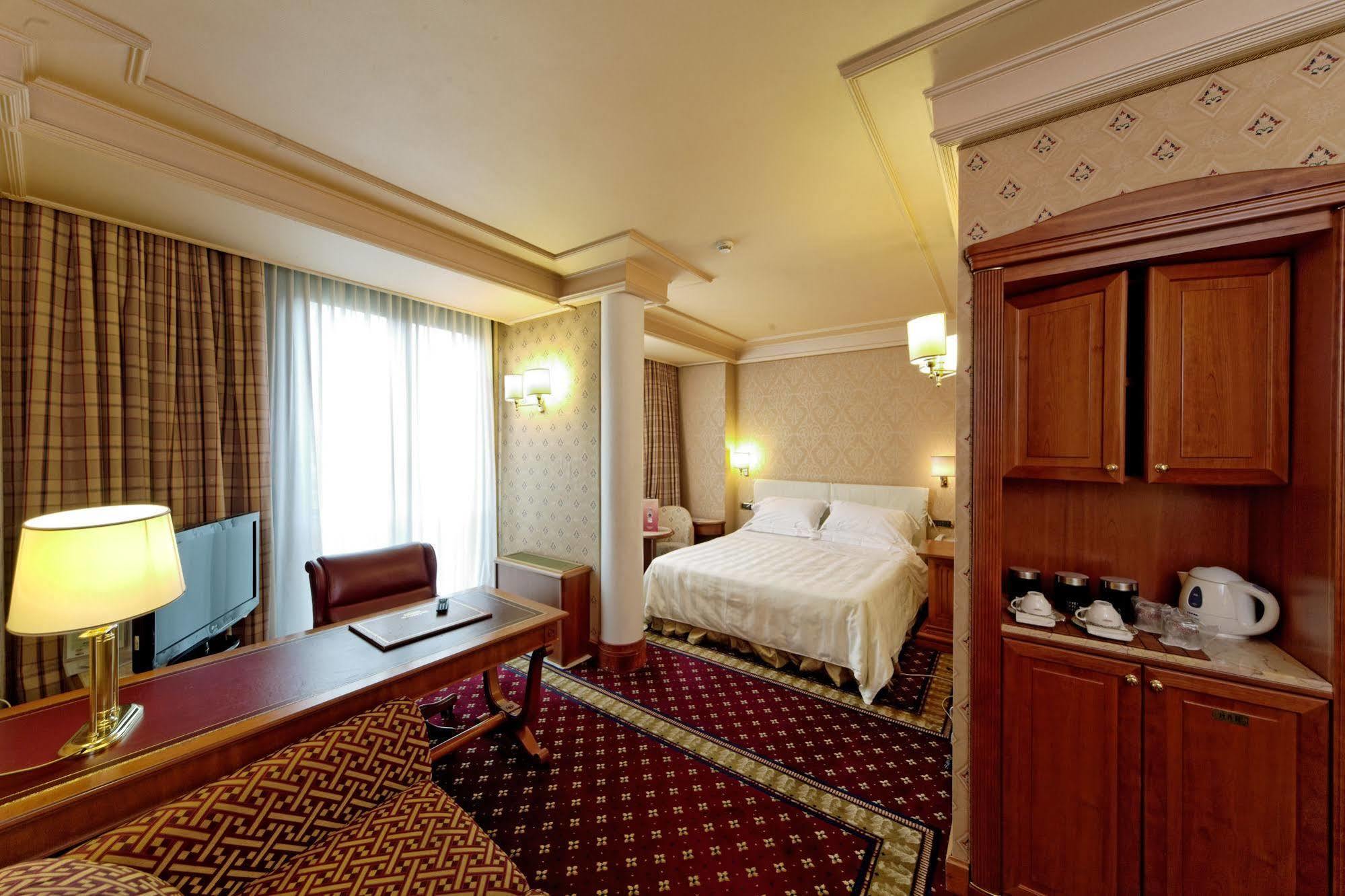 Hotel Capitol Milano Esterno foto