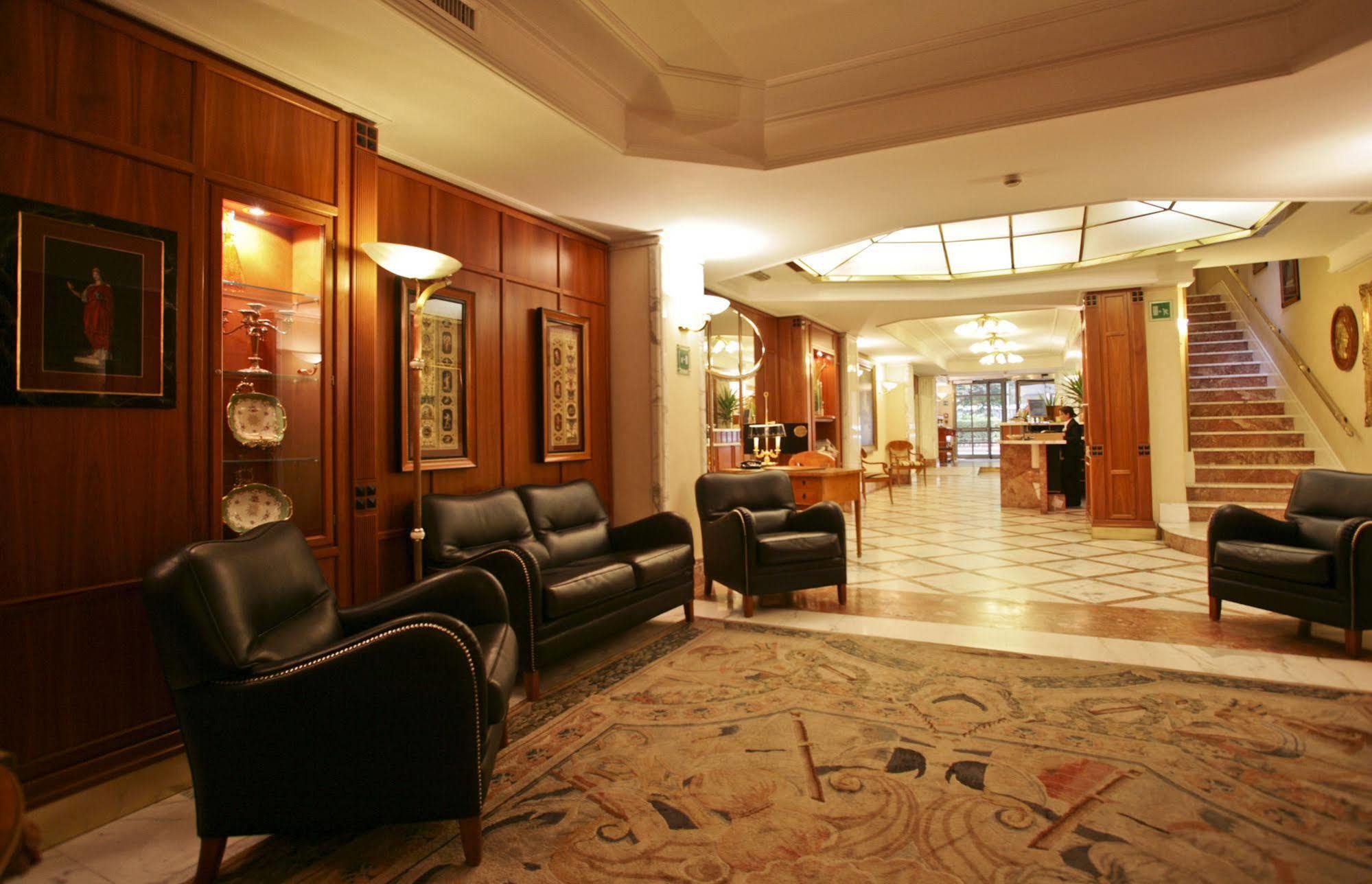 Hotel Capitol Milano Esterno foto
