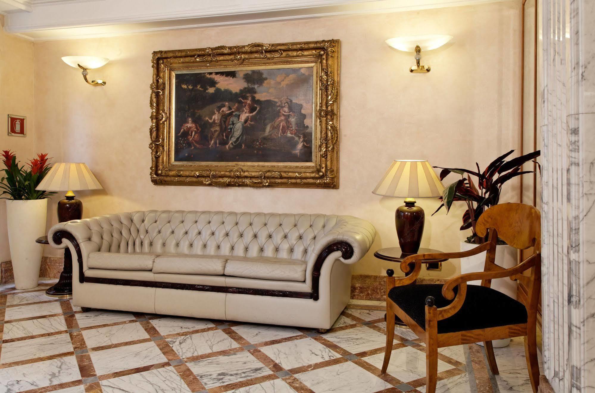 Hotel Capitol Milano Esterno foto